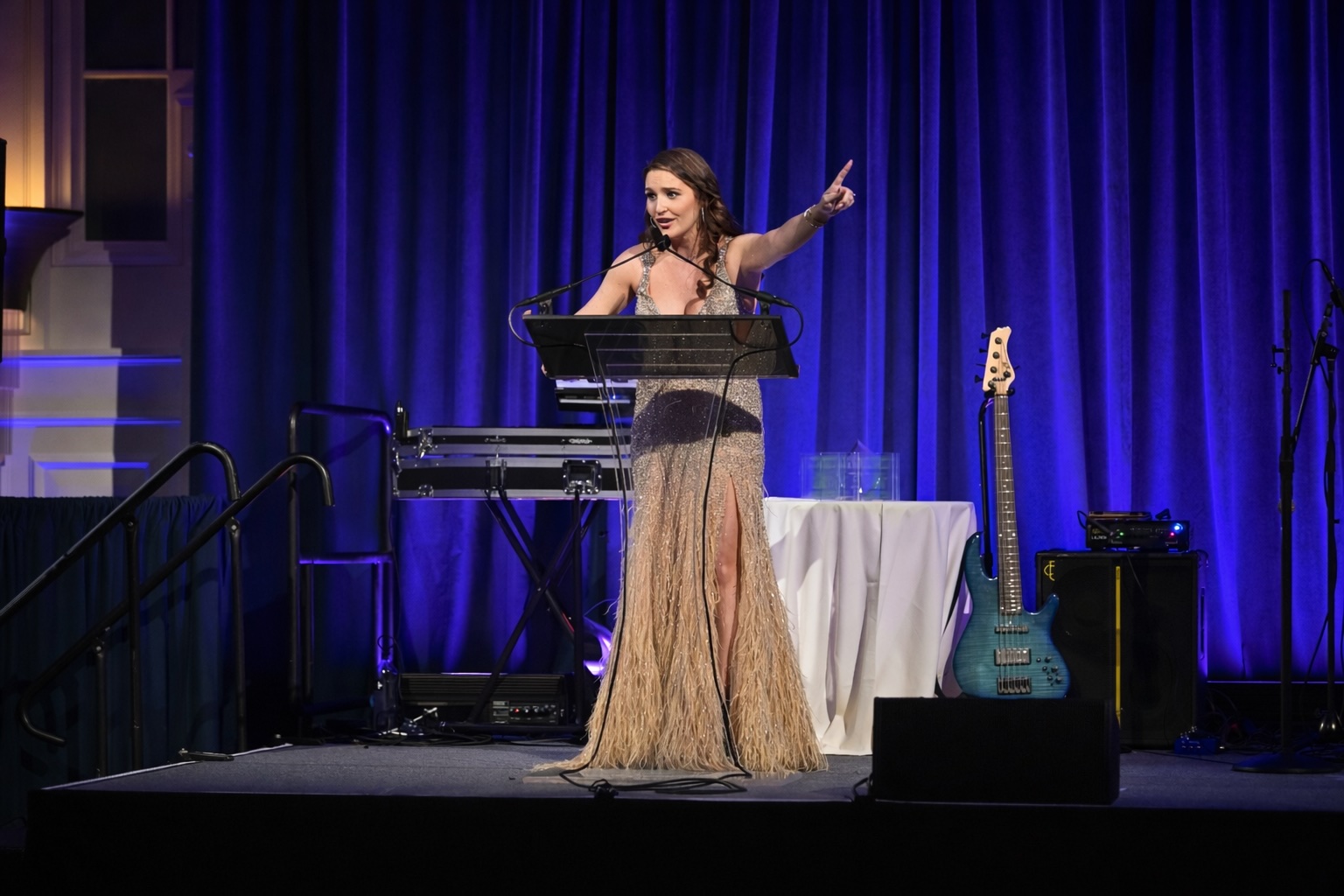 Sara Brzozowski live auctioneering on stage